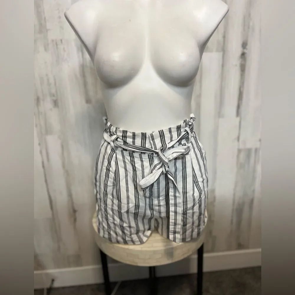 Forever 21 Striped Paperbag Waist Shorts Womens Size Medium M Belted High Rise